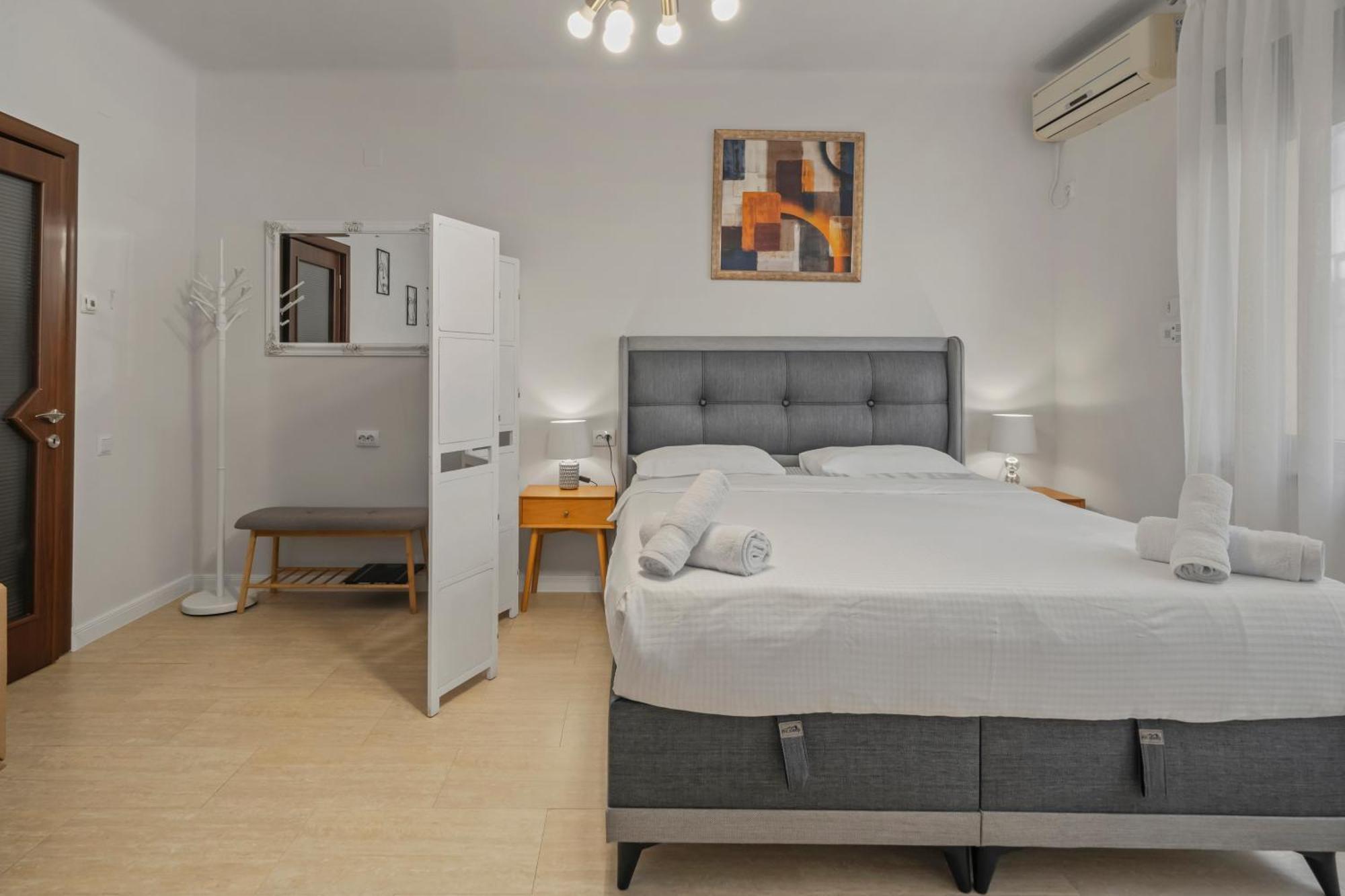Upscale Studio, Walking Distance From The Old Town Bukarest Exterior foto